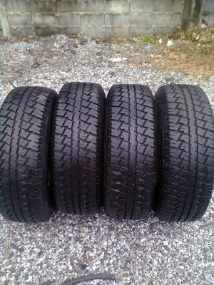 ขายแม็ก 6 รูขอบ15 TOYOTAพร้อมยาง MAXXIS ขนาด 31X10.5R15 ยางปี08 สภาพยาง 90\% ดอกยางหนาลึกเท่ากัน 4 เส้น