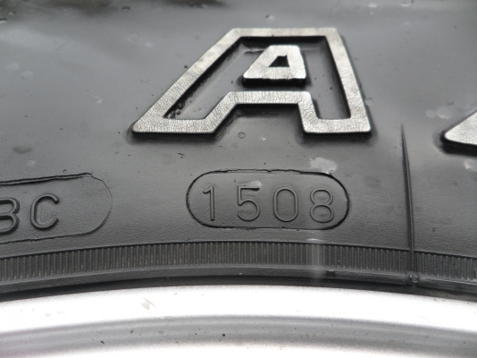 ขายแม็ก 6 รูขอบ15 TOYOTAพร้อมยาง MAXXIS ขนาด 31X10.5R15 ยางปี08 สภาพยาง 90\% ดอกยางหนาลึกเท่ากัน 4 เส้น