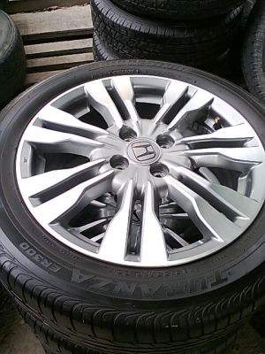 ล้อ CITY ป้ายแดง17500 ยางมีสีมีตุ่มครับ