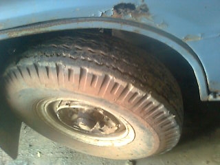 ขายรถ 4 ล้อรั้วใหญ่ ISUZU คัสซี 7896929 เครื่อง C240-171136 74 แรงม้า ใส่ยางขนาด 7.50-15 รถใช้บรรทุกไม้ยาง ราคา 65000