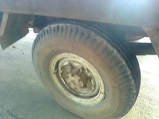 ขายรถ 4 ล้อรั้วใหญ่ ISUZU คัสซี 7896929 เครื่อง C240-171136 74 แรงม้า ใส่ยางขนาด 7.50-15 รถใช้บรรทุกไม้ยาง ราคา 65000