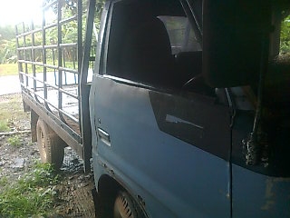 ขายรถ 4 ล้อรั้วใหญ่ ISUZU คัสซี 7896929 เครื่อง C240-171136 74 แรงม้า ใส่ยางขนาด 7.50-15 รถใช้บรรทุกไม้ยาง ราคา 65000