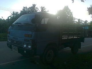 ขายรถ 4 ล้อรั้วใหญ่ ISUZU คัสซี 7896929 เครื่อง C240-171136 74 แรงม้า ใส่ยางขนาด 7.50-15 รถใช้บรรทุกไม้ยาง ราคา 65000