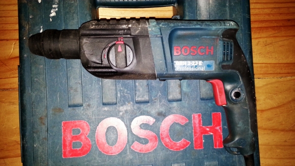 ขายสว่สนไฟฟ้าระบบโรตารี่ยี่ห้อBoschรุ่นGBH2-23Eสภาพดีพร้อมใช้งาน