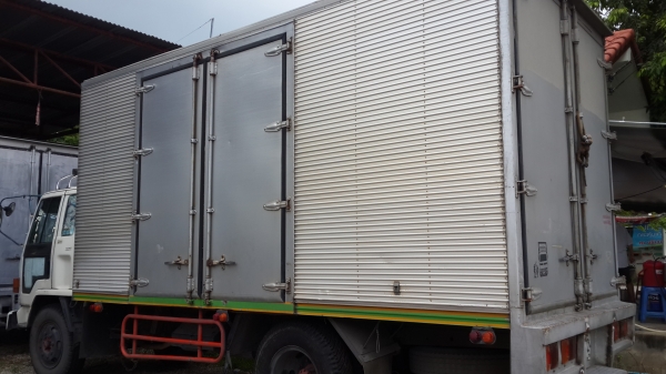 ขายรถบรรทุกหกล้อใหญ่