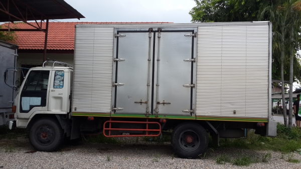 ขายรถบรรทุกหกล้อใหญ่