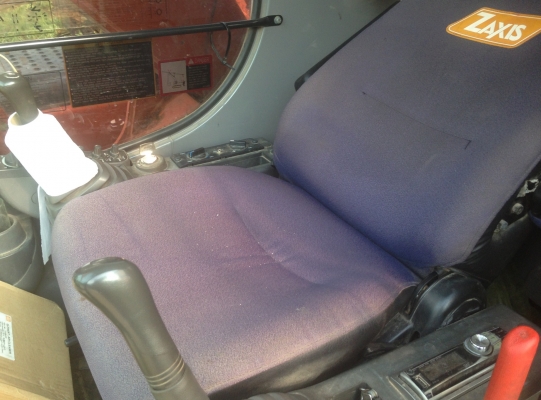 HITACHI ZX 200 รถสวยทั้งคันพร้อมใช้งาน ทำงาน 4,390 ชม.เครื่องแน่นแรงดี ไฟฟ้าหน้าจอครบพร้อม ภายในเก๋งสะอาดสวยครบพร้อม CD แอร์เย็น คอนโทรลง่ายเร็วคล่องตัวดี ช่วงล่างแน่นประมาณ 80\% พร้อมทำงานได้เลย เอกสารทะเบียนครบพร้อมโอน ราคาต่อรองได้ครับ