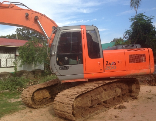HITACHI ZX 200 รถสวยทั้งคันพร้อมใช้งาน ทำงาน 4,390 ชม.เครื่องแน่นแรงดี ไฟฟ้าหน้าจอครบพร้อม ภายในเก๋งสะอาดสวยครบพร้อม CD แอร์เย็น คอนโทรลง่ายเร็วคล่องตัวดี ช่วงล่างแน่นประมาณ 80\% พร้อมทำงานได้เลย เอกสารทะเบียนครบพร้อมโอน ราคาต่อรองได้ครับ