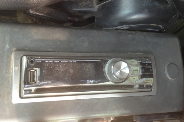 HITACHI ZX 200 รถสวยทั้งคันพร้อมใช้งาน ทำงาน 4,390 ชม.เครื่องแน่นแรงดี ไฟฟ้าหน้าจอครบพร้อม ภายในเก๋งสะอาดสวยครบพร้อม CD แอร์เย็น คอนโทรลง่ายเร็วคล่องตัวดี ช่วงล่างแน่นประมาณ 80\% พร้อมทำงานได้เลย เอกสารทะเบียนครบพร้อมโอน ราคาต่อรองได้ครับ