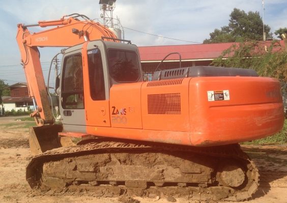 HITACHI ZX 200 รถสวยทั้งคันพร้อมใช้งาน ทำงาน 4,390 ชม.เครื่องแน่นแรงดี ไฟฟ้าหน้าจอครบพร้อม ภายในเก๋งสะอาดสวยครบพร้อม CD แอร์เย็น คอนโทรลง่ายเร็วคล่องตัวดี ช่วงล่างแน่นประมาณ 80\% พร้อมทำงานได้เลย เอกสารทะเบียนครบพร้อมโอน ราคาต่อรองได้ครับ
