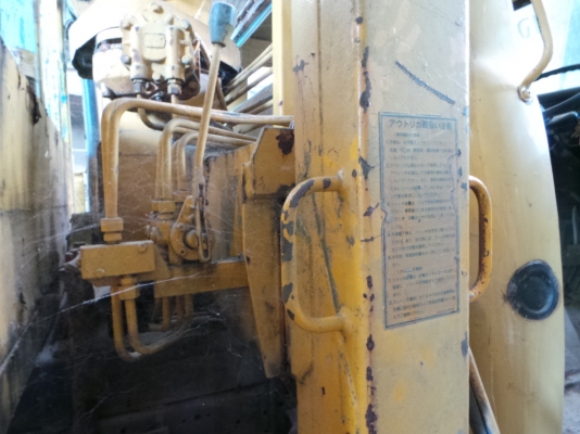 รถบรรทุกติดเครน ยี่ห้ออินเตอร์ เครื่องเปลี่ยน เครื่องเดิม เพอร์กิ้นยังอยู่ รถบรรทุกติดเครน ยี่ห้ออินเตอร์ เครื่องเปลี่ยน เครื่องเดิม เพอร์กิ้นยังอยู่