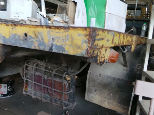 รถบรรทุกติดเครน ยี่ห้ออินเตอร์ เครื่องเปลี่ยน เครื่องเดิม เพอร์กิ้นยังอยู่ รถบรรทุกติดเครน ยี่ห้ออินเตอร์ เครื่องเปลี่ยน เครื่องเดิม เพอร์กิ้นยังอยู่