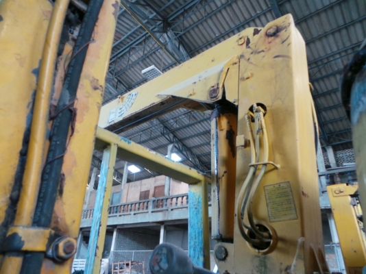 รถบรรทุกติดเครน ยี่ห้ออินเตอร์ เครื่องเปลี่ยน เครื่องเดิม เพอร์กิ้นยังอยู่ รถบรรทุกติดเครน ยี่ห้ออินเตอร์ เครื่องเปลี่ยน เครื่องเดิม เพอร์กิ้นยังอยู่