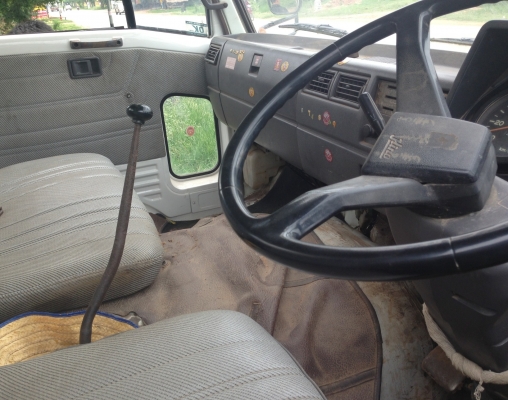 HINO KM 350 - 100 HP DM100 รถบรรทุก 6 ล้อติดเครน TADANO 2.5 ตัน 3 ปลอกยืด กระบะเหล็กคาร์โก้ความยาว 4.30 เมตรสภาพสวย เครื่องแห้งแรงดี ภายในเก๋งคอนโซลสวย พวงมาลัยเพาเวอร์ ช่วงล่างใหญ่ติด F หน้า F หลังครบพร้อม ยางสภาพดี 60\% พร้อมใช้งาน เอกสารเล่มทะเบียนภาษีค HINO KM 350 - 100 HP DM100 รถบรรทุก 6 ล้อติดเครน TADANO 2.5 ตัน 3 ปลอกยืด กระบะเหล็กคาร์โก้ความยาว 4.30 เมตรสภาพสวย เครื่องแห้งแรงดี ภายในเก๋งคอนโซลสวย พวงมาลัยเพาเวอร์ ช่วงล่างใหญ่ติด F หน้า F หลังครบพร้อม ยางสภาพดี 60\% พร้อมใช้งาน เอกสารเล่มทะเบียนภาษีค