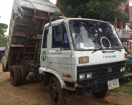 NISSAN UD 180 HP PE6 ปี 39 หกล้อดั๊มพ์ รถห้างแท้ ช่วงล่างใหญ่ยาง 9.00 ขอบ 20 กระบะดั๊มพ์เหล็ก 6 ตันความยาว 3.80 เมตร เครื่องแน่นแรงดี ภายในเก๋งคอนโซลสวยครบ พวงมาลัยเพาเวอร์ เบรคทริ๊ปฟี้ครบครัน ยางสภาพดี 70\% พร้อมบรรทุกพร้อมใช้งาน เอกสารทะเบียนภาษีครบพร้อม NISSAN UD 180 HP PE6 ปี 39 หกล้อดั๊มพ์ รถห้างแท้ ช่วงล่างใหญ่ยาง 9.00 ขอบ 20 กระบะดั๊มพ์เหล็ก 6 ตันความยาว 3.80 เมตร เครื่องแน่นแรงดี ภายในเก๋งคอนโซลสวยครบ พวงมาลัยเพาเวอร์ เบรคทริ๊ปฟี้ครบครัน ยางสภาพดี 70\% พร้อมบรรทุกพร้อมใช้งาน เอกสารทะเบียนภาษีครบพร้อม