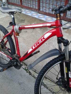 จักรยาน เสือภูเขาTREK อลูมีเนียม ปี 2011ดิสเบรคสภาพพร้อมใช้ 8000บาท