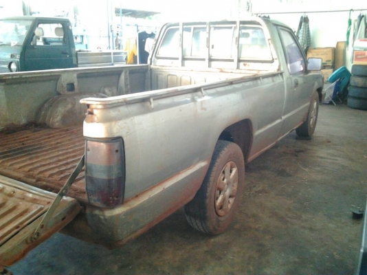 MITSUBISHI L200-CYCLONE 2.5 MT ปี 35 รถบ้านสภาพดีพร้อมใช้งาน เครื่องแน่นดีแรงดี ภายในเก๋งคอนโซลสวยครบ แอร์เย็น ช่วงล่างคัชซีสวยไม่มีผุ ยางสภาพดี 60\% พร้อมใช้งานได้เลย เอกสารทะเบียนภาษีครบพร้อมโอน ราคาต่อรองได้ครับ