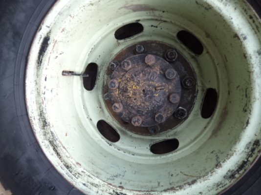 ขายรถ10ล้อนิสสันยูดีCW30M เครื่อง225 แรง 2เพลาเป็นเทเลอร์เข็นแม็กโค200-320ได้สบายๆ พร้อมใช้งานคับ