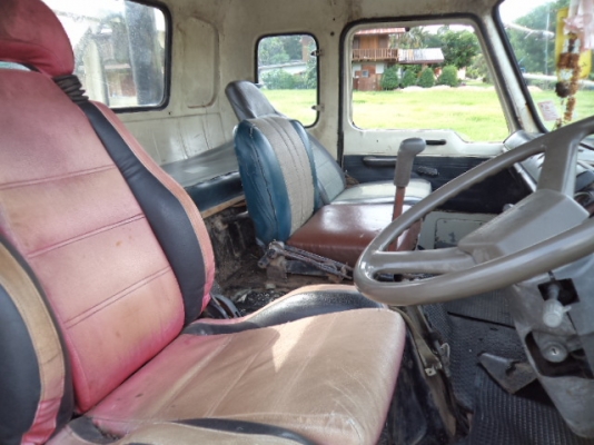 ขายรถ10ล้อนิสสันยูดีCW30M เครื่อง225 แรง 2เพลาเป็นเทเลอร์เข็นแม็กโค200-320ได้สบายๆ พร้อมใช้งานคับ