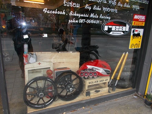 รับบิ้วซ่อมตกแต่งทำสีบิ๊กไบค์ทุกรุ่น