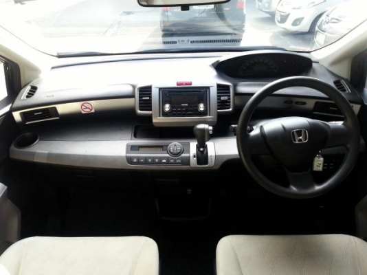 HONDA FREED 1.5 E 2010