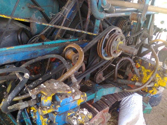 ขายรถเกี่ยว ส.ทวี อุ้ม ช่วงล่าง12HTปั้มไดรกิน เครือง6HE1