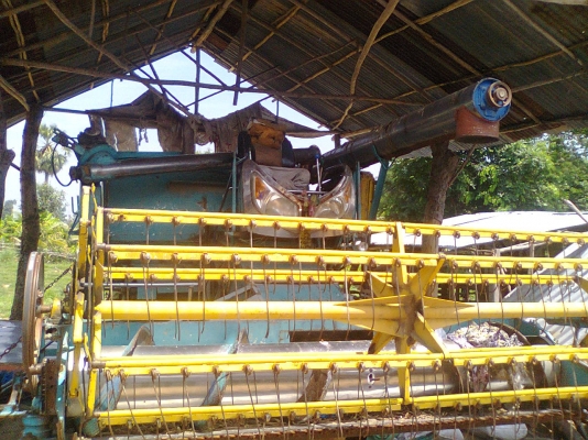 ขายรถเกี่ยว ส.ทวี อุ้ม ช่วงล่าง12HTปั้มไดรกิน เครือง6HE1