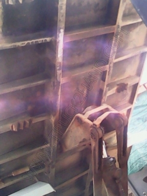 รถบรรทุก 10 ล้อดั๊มพ์ ยี่ห้อ HINO