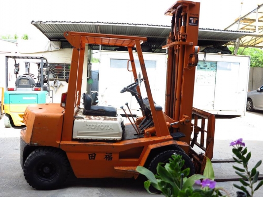 รถยกน้ำมันเบนซินขนาด 2.5 ตัน เสาสูง 4 เมตร Toyota 4FG25 รถยกน้ำมันเบนซินขนาด 2.5 ตัน เสาสูง 4 เมตร Toyota 4FG25