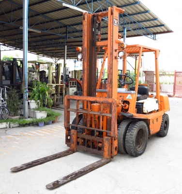 รถยกน้ำมันเบนซินขนาด 2.5 ตัน เสาสูง 4 เมตร Toyota 4FG25