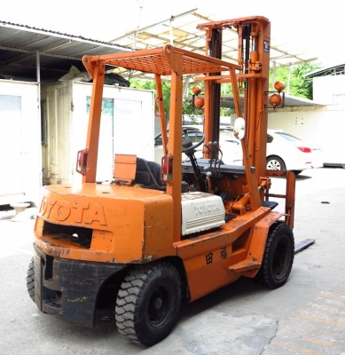 รถยกน้ำมันเบนซินขนาด 2.5 ตัน เสาสูง 4 เมตร Toyota 4FG25 รถยกน้ำมันเบนซินขนาด 2.5 ตัน เสาสูง 4 เมตร Toyota 4FG25