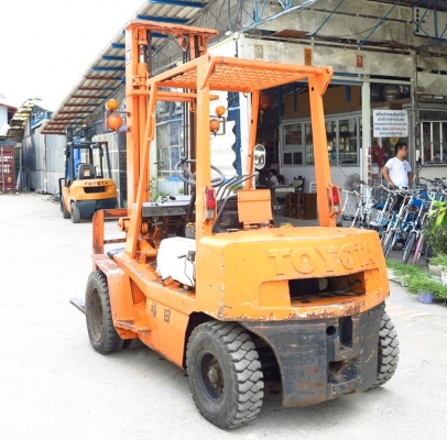 รถยกน้ำมันเบนซินขนาด 2.5 ตัน เสาสูง 4 เมตร Toyota 4FG25 รถยกน้ำมันเบนซินขนาด 2.5 ตัน เสาสูง 4 เมตร Toyota 4FG25