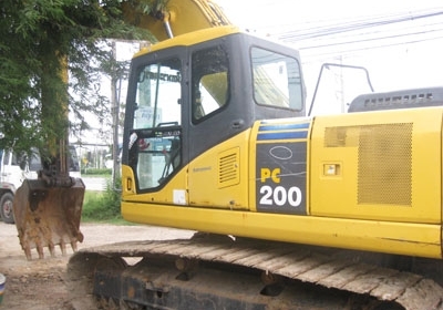 ขาย Komatsu PC 200-7 เอกสารอินวอยล์ ไฟ้ฟ้าครบแอร์เย็น โทร 088-4501277