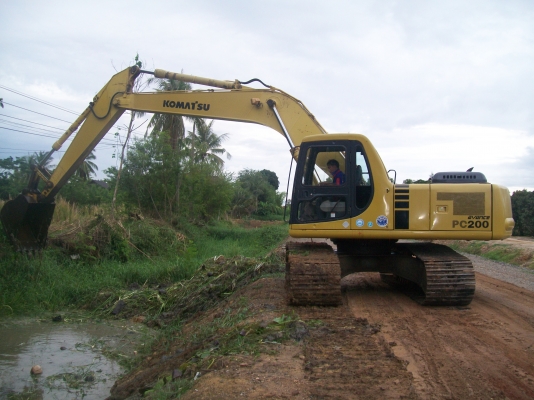 ขาย ถูก แบคโฮ KOMATSU PC200-6 นอก รถพร้อมใช้ มีเล่มพร้อมโอน เจ้าของขายเอง โทร 087-2423041