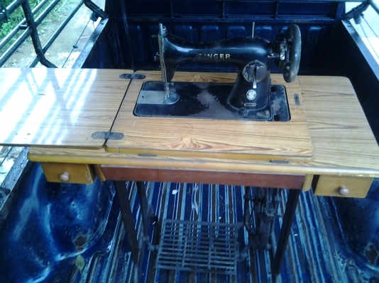 ขายจักร ใช้งานได้ปรกติ  ซิเกอร์  ติดต่อ0817055648