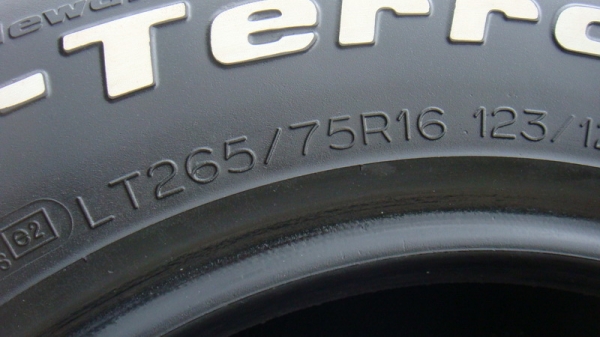 ขายยาง BF Goodrich Mudterrain KM2 265 75 r16 สวยๆ ขายยาง BF Goodrich Mudterrain KM2 265 75 r16 สวยๆ