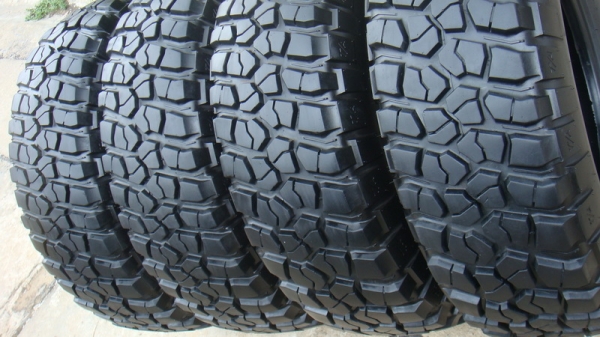 ขายยาง BF Goodrich Mudterrain KM2 265 75 r16 สวยๆ ขายยาง BF Goodrich Mudterrain KM2 265 75 r16 สวยๆ
