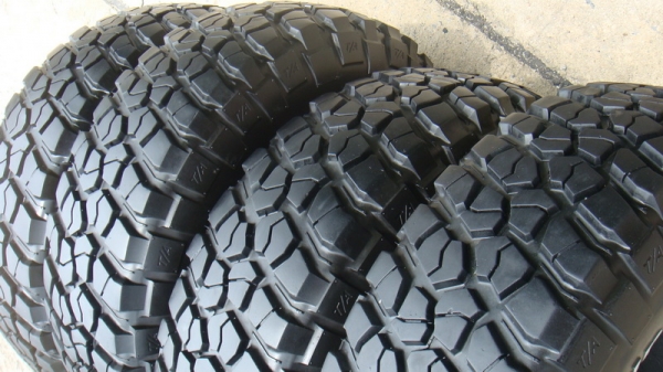 ขายยาง BF Goodrich Mudterrain KM2 265 75 r16 สวยๆ ขายยาง BF Goodrich Mudterrain KM2 265 75 r16 สวยๆ