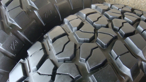 ขายยาง BF Goodrich Mudterrain KM2 265 75 r16 สวยๆ ขายยาง BF Goodrich Mudterrain KM2 265 75 r16 สวยๆ