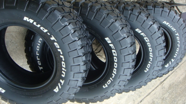 ขายยาง BF Goodrich Mudterrain KM2 265 75 r16 สวยๆ ขายยาง BF Goodrich Mudterrain KM2 265 75 r16 สวยๆ