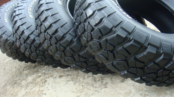 ขายยาง BF Goodrich Mudterrain KM2 265 75 r16 สวยๆ ขายยาง BF Goodrich Mudterrain KM2 265 75 r16 สวยๆ