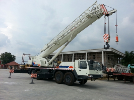 ZOOMLION TRUCK CRANE 80T