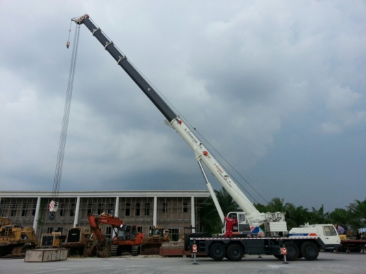 ZOOMLION TRUCK CRANE 80T