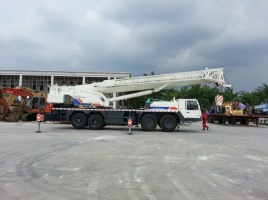 ZOOMLION TRUCK CRANE 80T