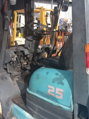 ขายถูก รถฟอร์คลิฟต์ toyota รุ่น6 2.5 ตัน เสา4เมตร ล้อคู่