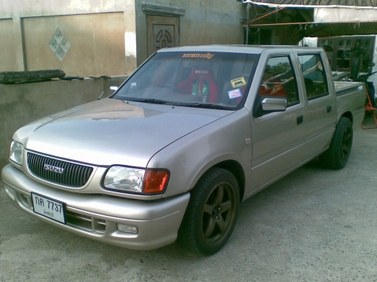 ขาย อีซูซุ ดราก้อน 4 ประตู แต่งพองาม เครื่อง 2500