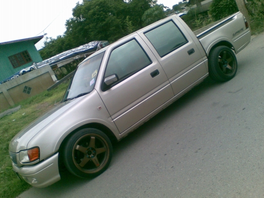 ขาย อีซูซุ ดราก้อน 4 ประตู แต่งพองาม เครื่อง 2500