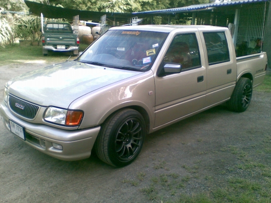 ขาย อีซูซุ ดราก้อน 4 ประตู แต่งพองาม เครื่อง 2500