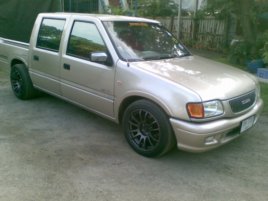 ขาย อีซูซุ ดราก้อน 4 ประตู แต่งพองาม เครื่อง 2500