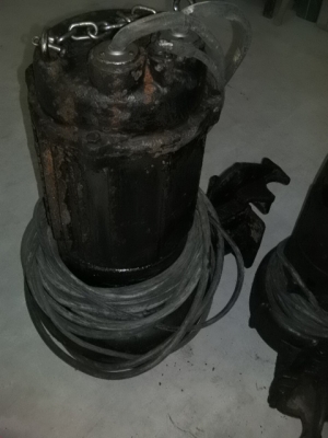 ไดโว้ใช้ในอุสาหกรรมโรงงานญี่ปุ่นแท้สภาพพร้อมใช้ขนาดท่อตัวใหญ่4นิ้วShinmaywa15KW 4P 200V 3เพรส200mm 60H2 62A ราคา12,000บ